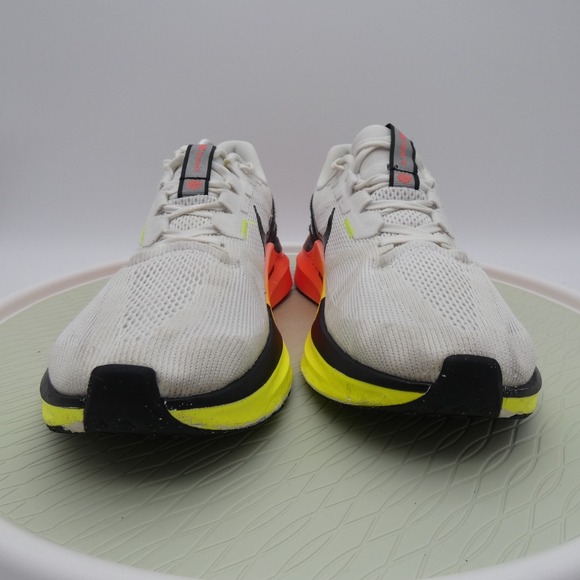 Nike Structure 25 HF4913-100 Mens 11 Running Shoes White Bright Crimson Sneakers - Picture 2 of 9